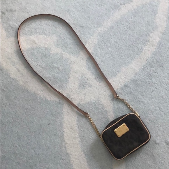 Michael Kors crossbody pouch - Picture 3 of 7